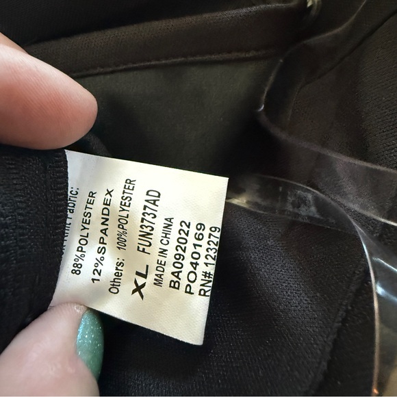 Queen of Hearts Costume - Picture 12 of 16